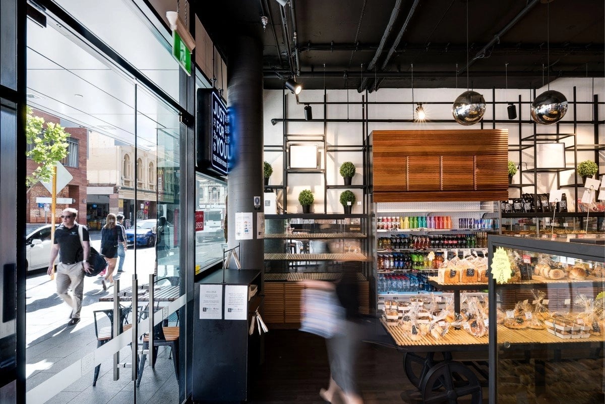 Advice on choosing flexible track lighting kits for salons in California