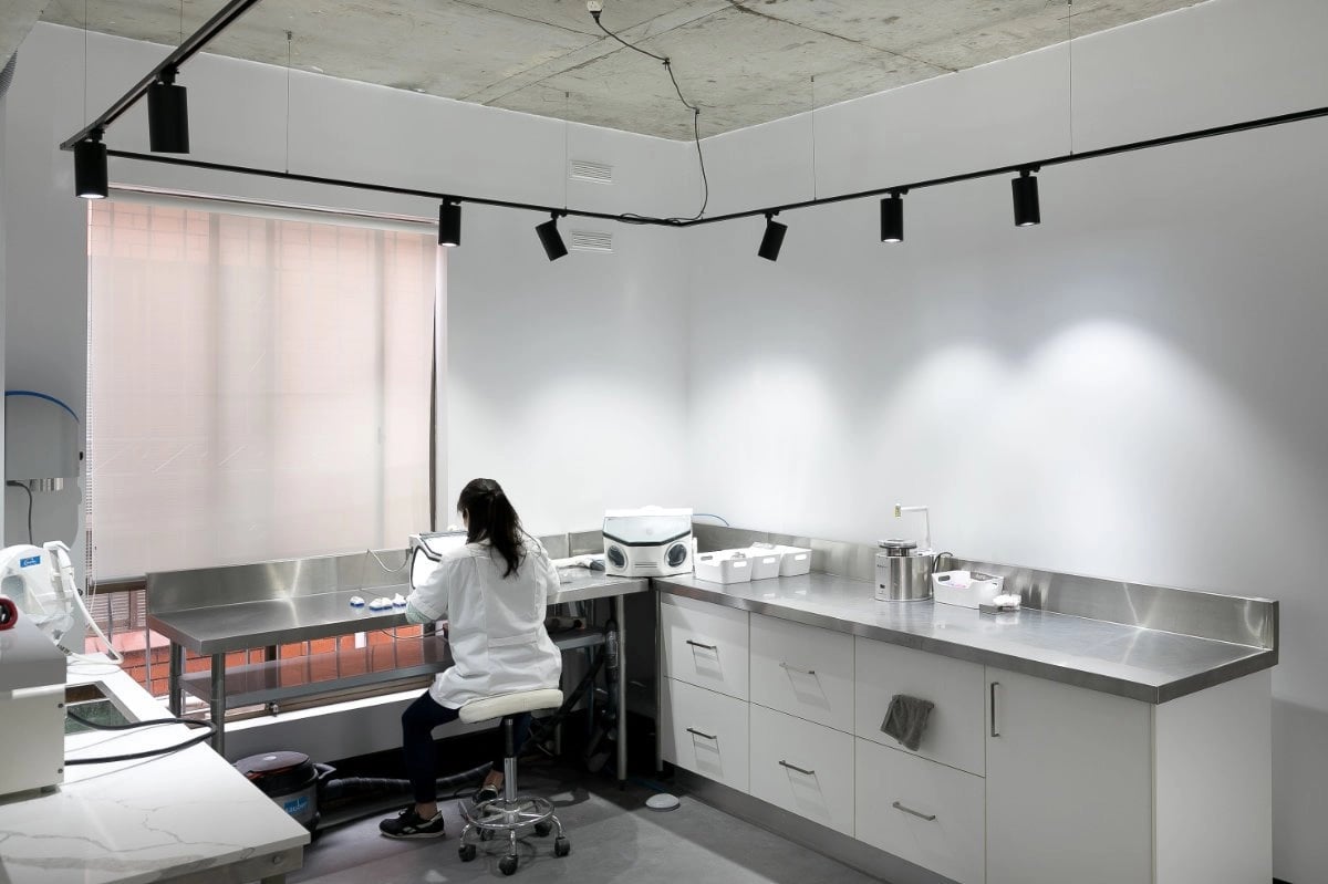 Buy home office track lighting system in California for flexible workspace illumination