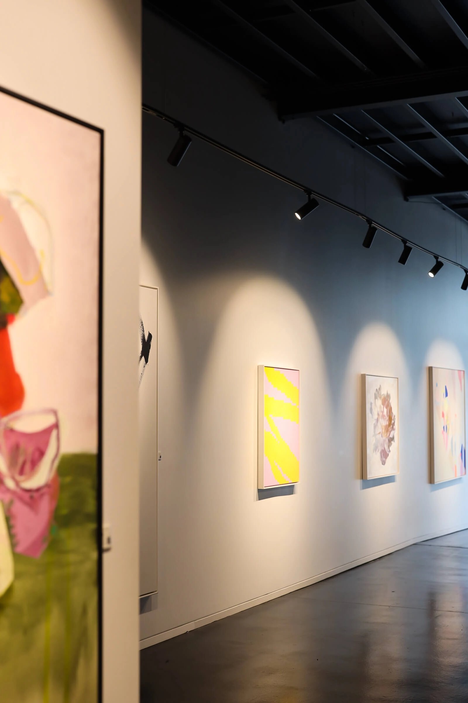 Buy LED track lighting system for modern interiors in California, Los Angeles