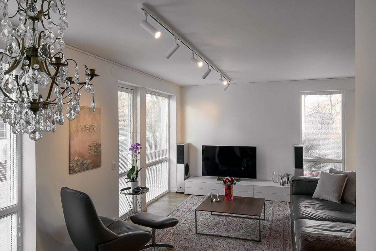 Expert advice on choosing commercial track lighting systems in Washington