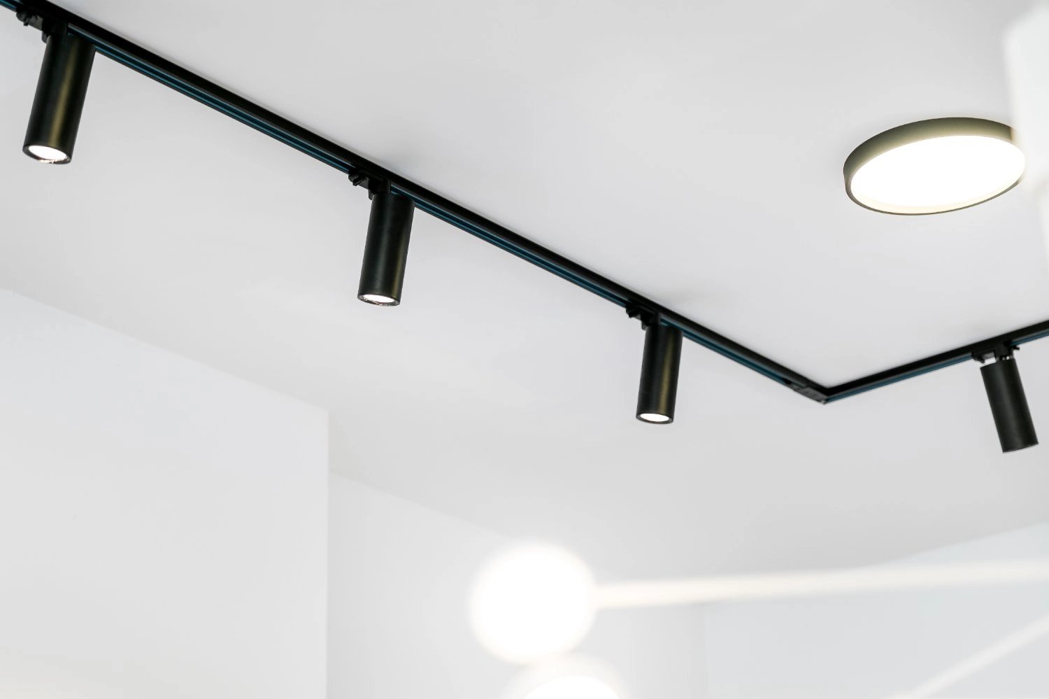 Expert advice on LED salon lighting layout for New York salons