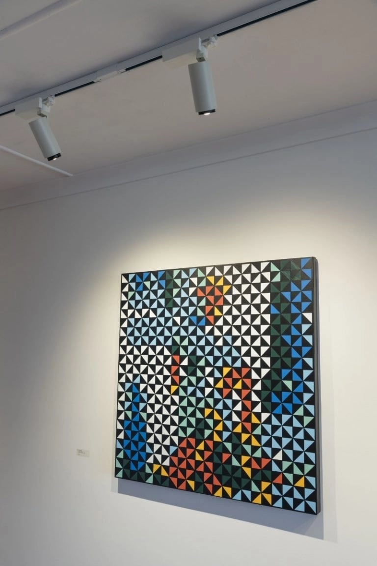 Buy plug in track lighting for rental apartments in California, Los Angeles