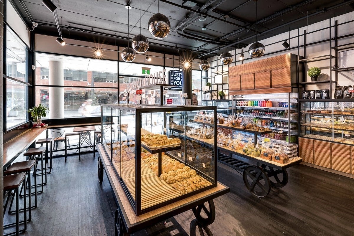 Display lighting advice for improving product visibility in Arizona shops