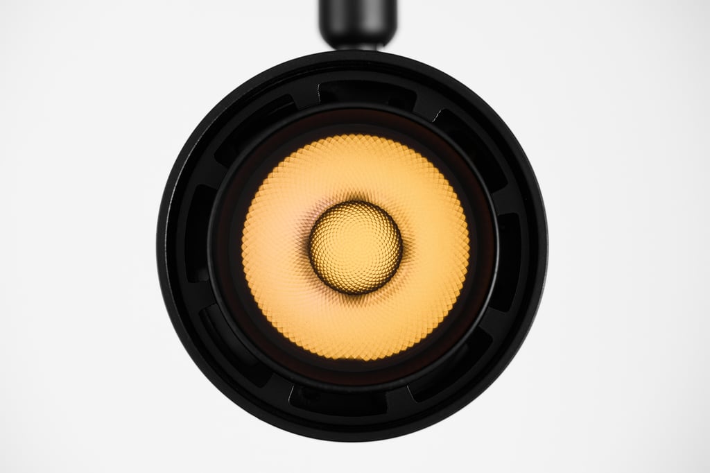 Secure electrical connection allowing modular lighting