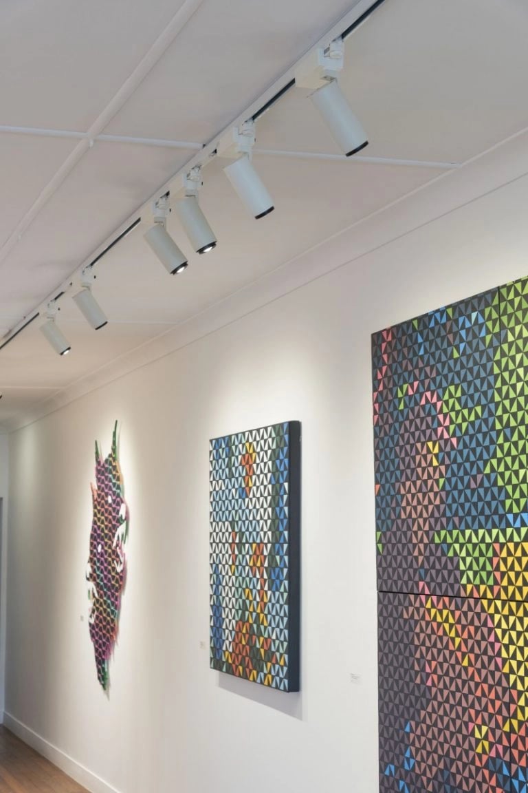 Buy professional lighting track systems for modern interiors in California, Los Angeles